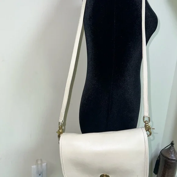 Vintage Coach Turnlock Leather Shoulder Bag – Cream/Bone – Classic 90s Style - Picture 3 of 6